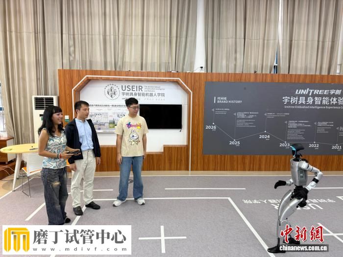 老挝学生广西研学AI 盼无人机“飞”回国助农(图2) 老挝学生广西研学AI 盼无人机“飞”回国助农(图2)